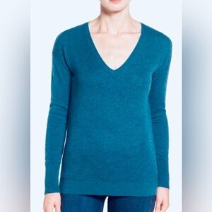Stunning Halogen 💯 Cashmere Blue V-Neck Sweater - Size Small